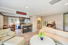 Family-Friendly Kirkland Home about 1 Mi to Downtown